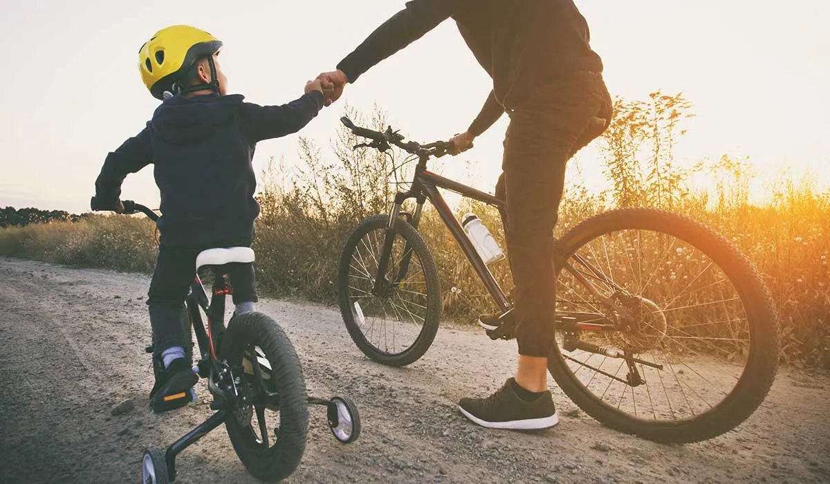 beneficios de la bicicleta en los hijos