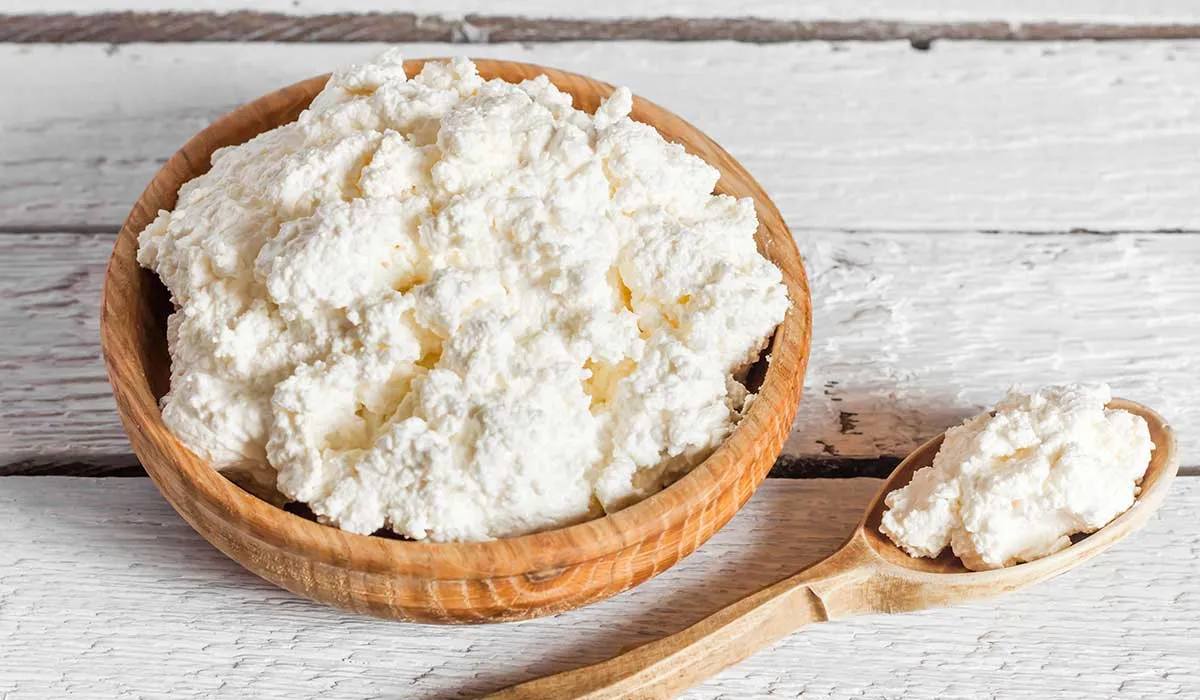 requesón con unas papas asadas