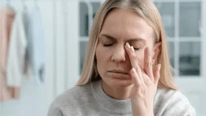 la artritis reumatoide podría dañar tus ojos