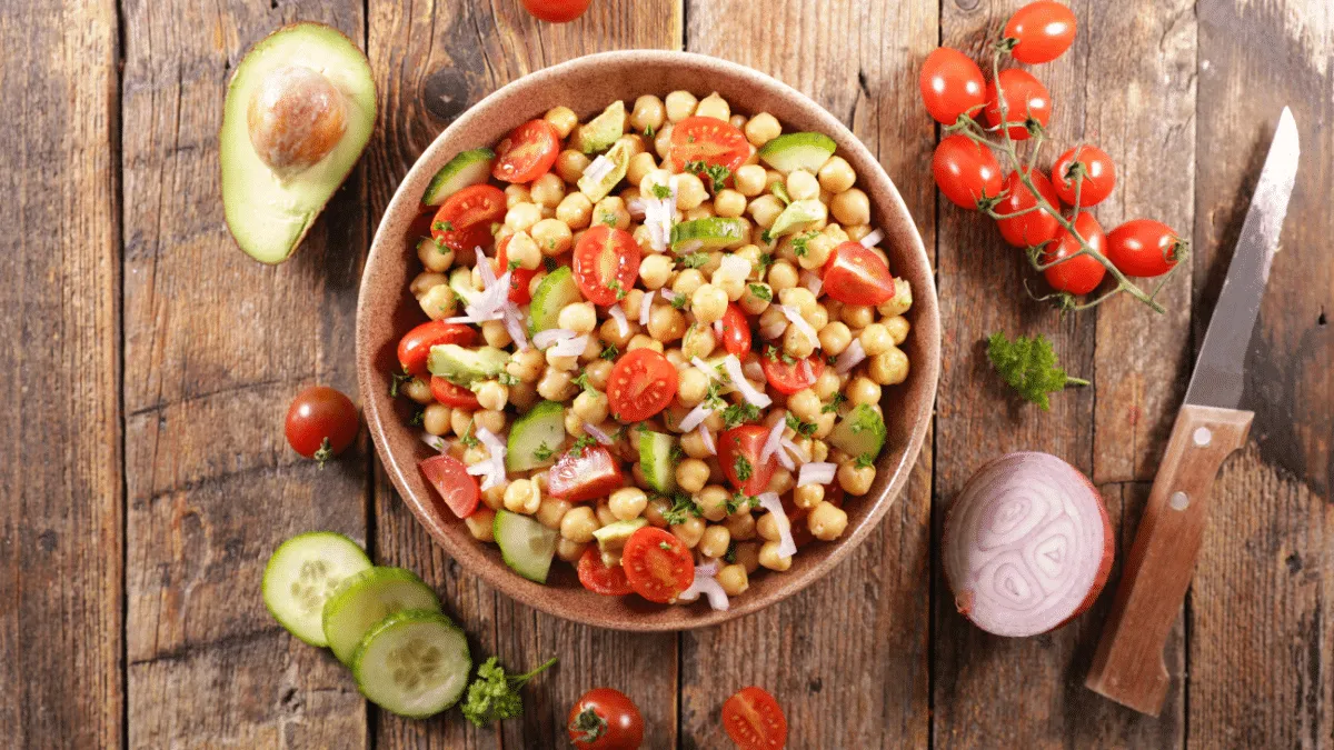 ensalada de garbanzo con pepino
