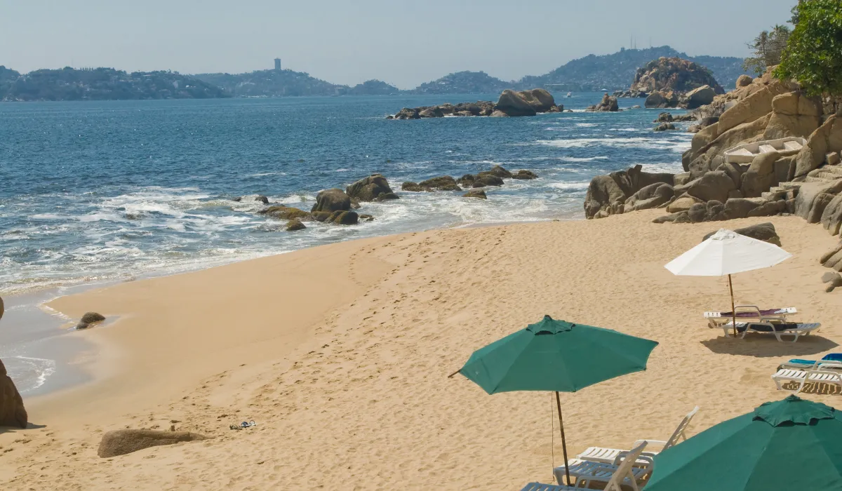Acapulco en Semana Santa Cuidado con esta playa