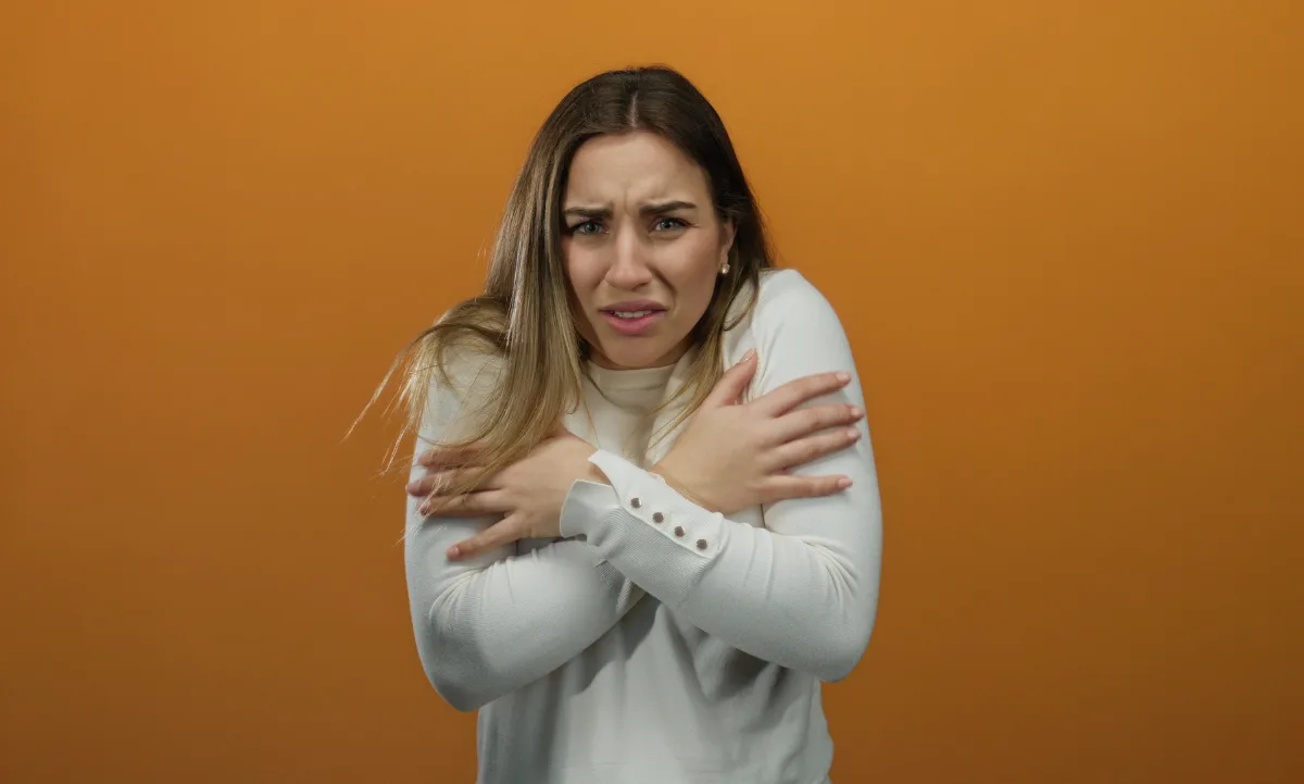 Escalofríos sin fiebre: la señal de tu cuerpo