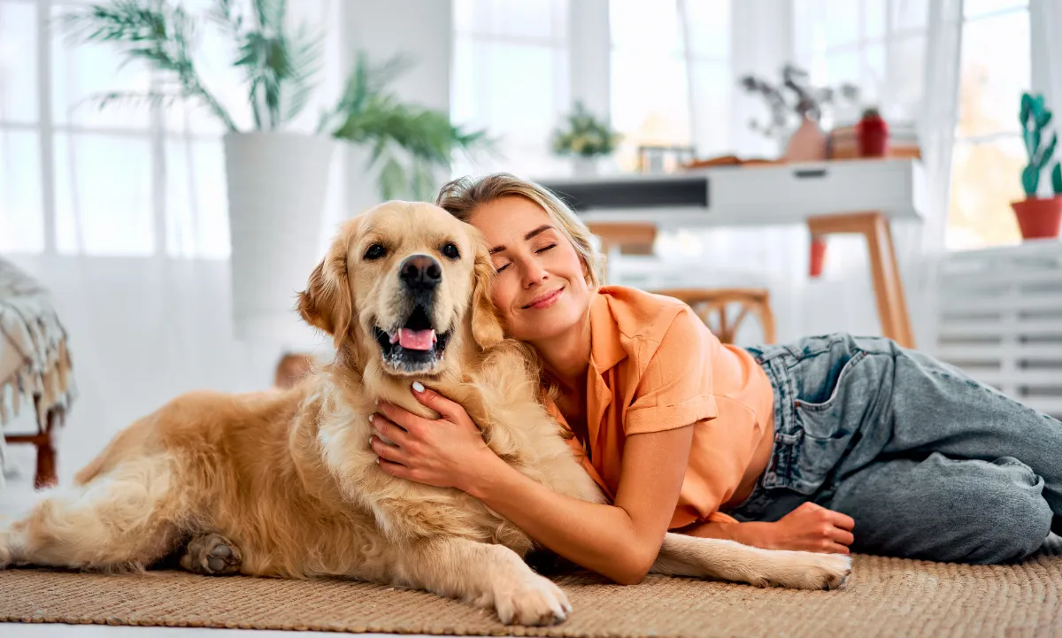 Explora los beneficios de cuidar el microbioma de mascotas y cómo influye en su energía y comportamiento.