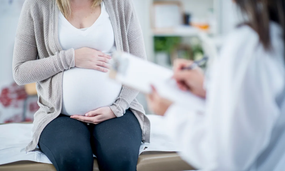 La ciencia desmiente el mito. Tomar paracetamol durante el embarazo no causa autismo, según los estudios más recientes.