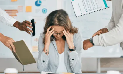 Tu bienestar es tan importante como tu productividad. Aprende cómo cuidar tu salud mental en el trabajo con estas 7 prácticas.