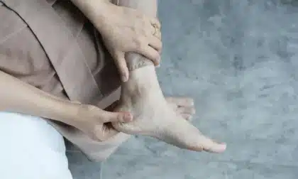 ¿Dolor de pies? Estos consejos probados te ayudarán a mantener tus pies sanos, hidratados y protegidos.