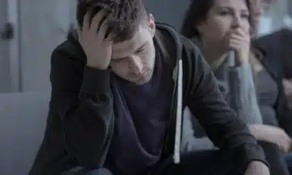 Dependencia emocional: señales de que te aferras a alguien que ya se fue