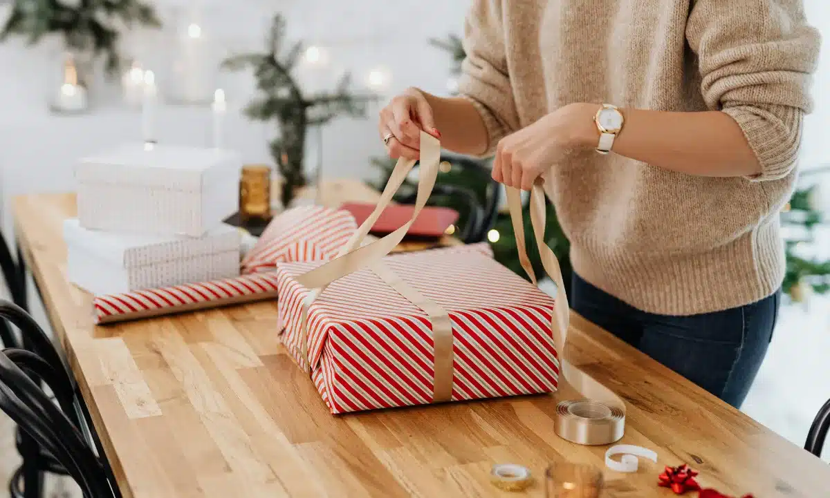 Conoce la regla de los 10 regalos para una Navidad más consciente
