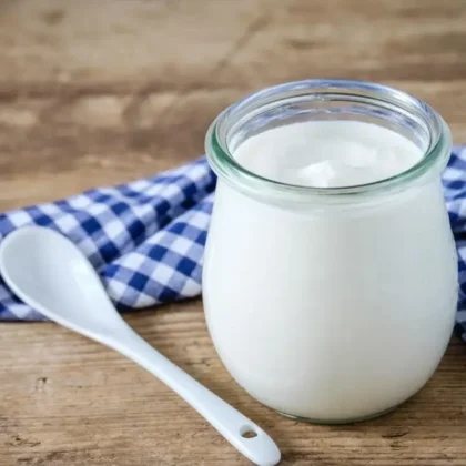Beneficios de tomar un yogur natural al día: ¿qué dice la ciencia?