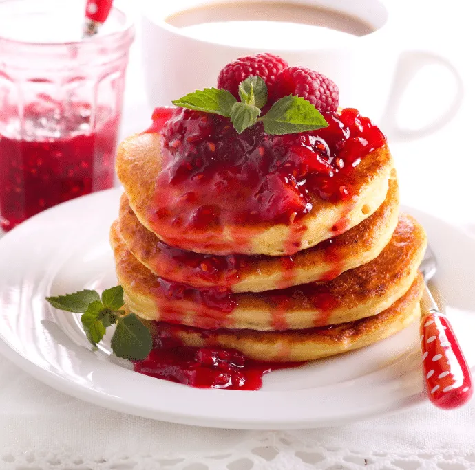 Hot cakes de quinoa con frambuesa
