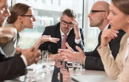 ¿Como se llama cuando una persona interrumpe a otra?: esto dice la psicología