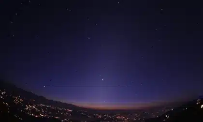 Este fenómeno astronómico no es una aurora: así es la luz zodiacal