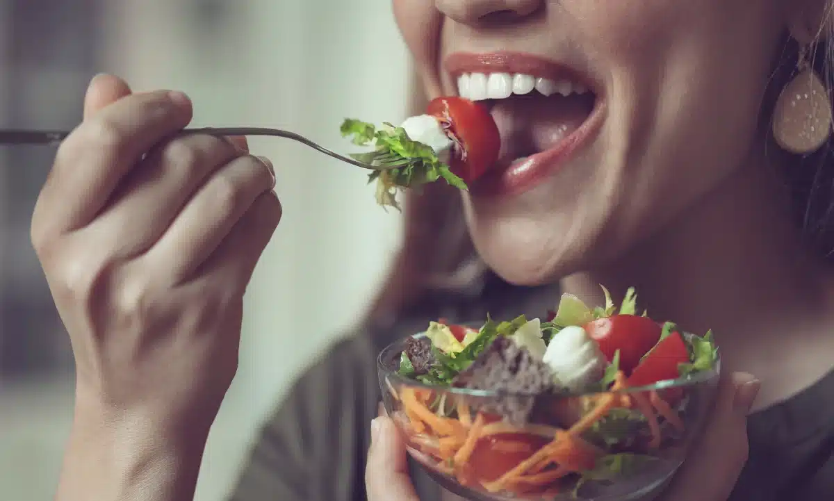 Aburrirse engorda: lo que la ciencia dice sobre comer mejor sin obsesionarse