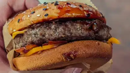 Cuando un producto muestra el sello de “Exceso de grasas saturadas”, es probable que contenga grasas de baja calidad, entre ellas las trans.