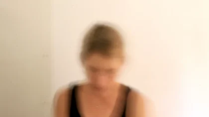 Si los mareos son persistentes, intensos o se acompañan de otros síntomas como debilidad, dificultad para hablar o visión borrosa, es fundamental acudir a un profesional de la salud.